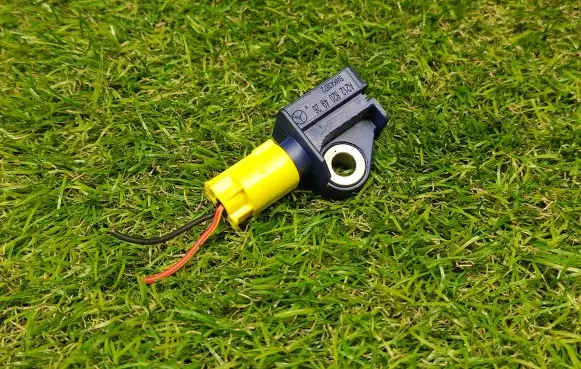 Mercedes-Benz E W212 Airbag deployment crash/impact sensor A2128204926