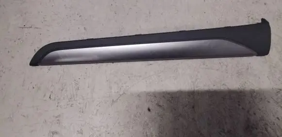 Dashboard glove box trim