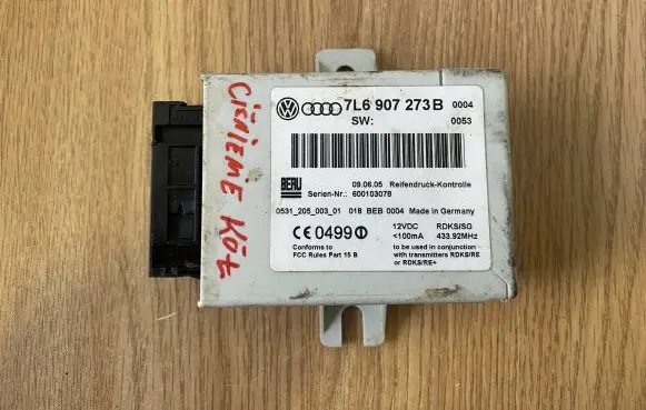 Volkswagen Touareg I Tire pressure control unit 7L6907273B