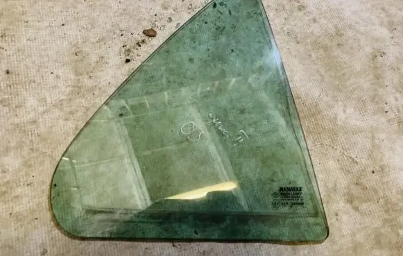 Renault Laguna II Rear vent window glass 