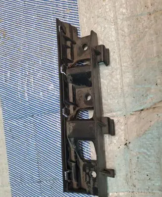 Volkswagen PASSAT B7 Front bumper mounting bracket 807183
