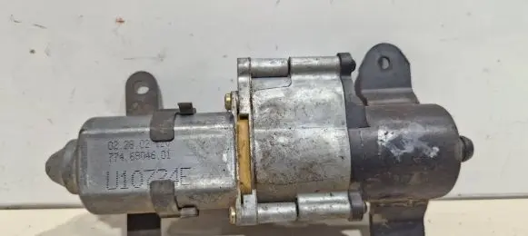 Chrysler Voyager Sliding door motor 7746804601