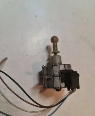 BMW 4 F32 F33 Headlight level adjustment motor 89393200 70460499 EL042925022010