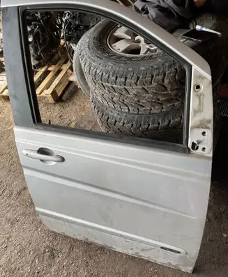 Mercedes-Benz Vito Viano W639 Front door