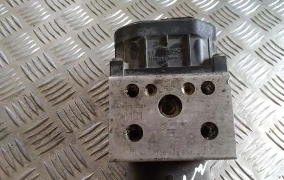 Renault Megane I ABS Pump 0265216555 7700423034 0273004279
