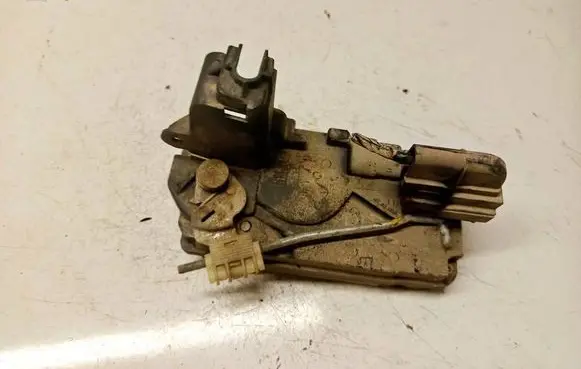 Opel Astra H Rear door lock 13210738