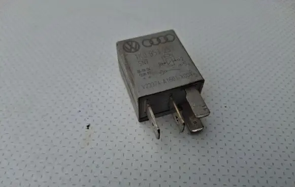 Volkswagen PASSAT B6 Other relay 1K0951253