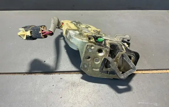 KIA Sorento Rear door lock 