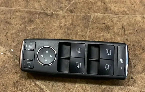Mercedes-Benz C W204 Electric window control switch A2048700151