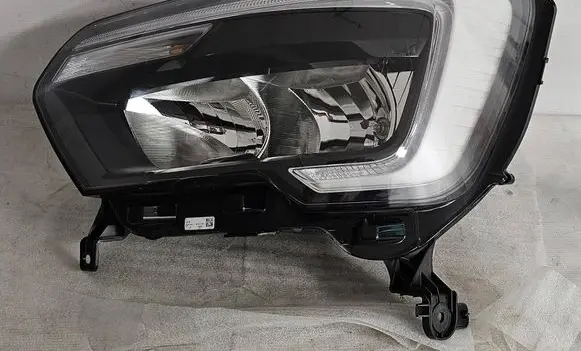 Renault Master III Headlight/headlamp 260607867R