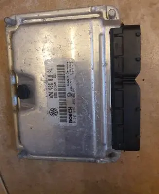 Volkswagen Multivan T4 Engine control unit/module 074906018AL 28SA4771 11280341