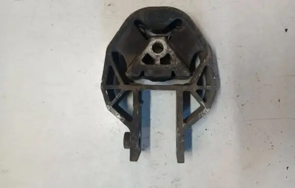 Volvo V50 Engine mount bracket 4N516P082FB