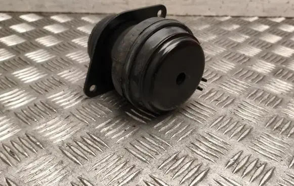 Volkswagen Golf III Engine mount bracket 103012