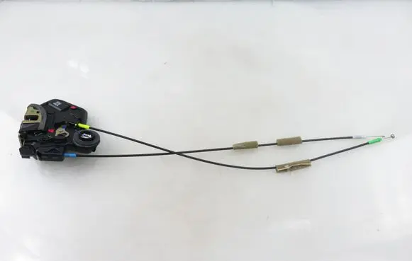 Toyota Avensis T250 Rear door lock
