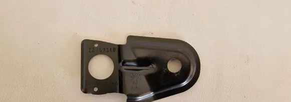 Audi A5 8T 8F Fender mounting bracket 8W082146