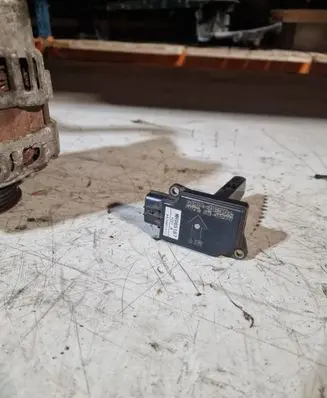 Mitsubishi Outlander Mass air flow meter MR985187
