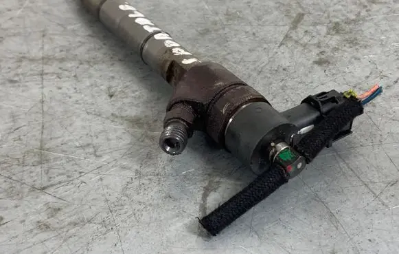 KIA Sportage Fuel injector 338002A800