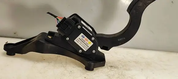 Hyundai Santa Fe Accelerator throttle pedal 327262B100 0489A2B100 DLES11504