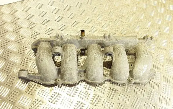 Volvo C70 Intake manifold 30650092