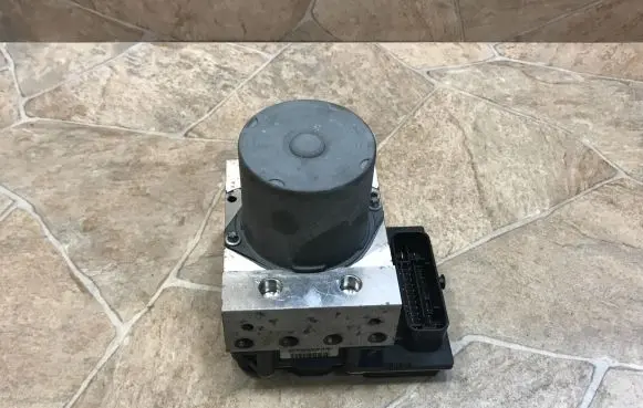 Mercedes-Benz E A207 ABS Pump A2124312012