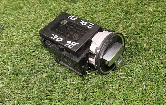 Volkswagen PASSAT B6 Ignition lock 3C0905843M 33303301