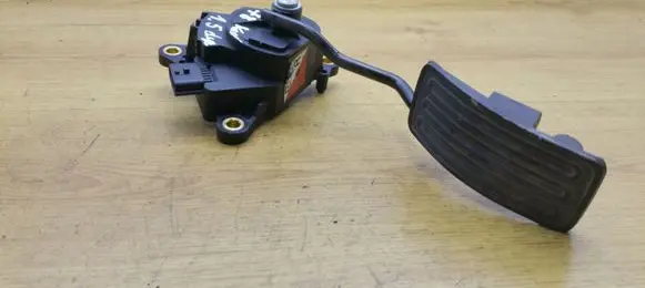 Nissan Qashqai Accelerator throttle pedal 2449C