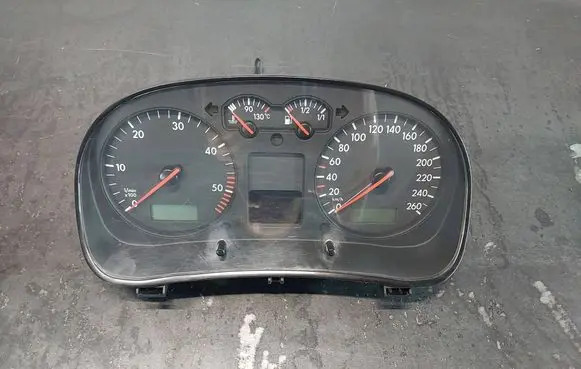 Speedometer (instrument cluster)