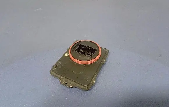 Volkswagen Golf Sportsvan Voltage converter/converter module 8V0907399D
