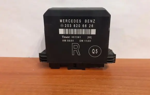 Mercedes-Benz C W203 Door control unit/module 8979 2038206626