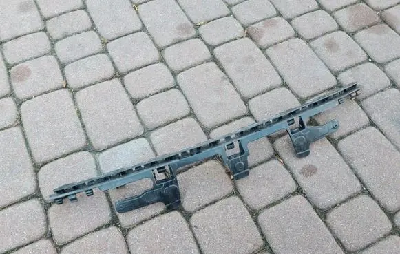 Opel Insignia B Front bumper mounting bracket 39013382