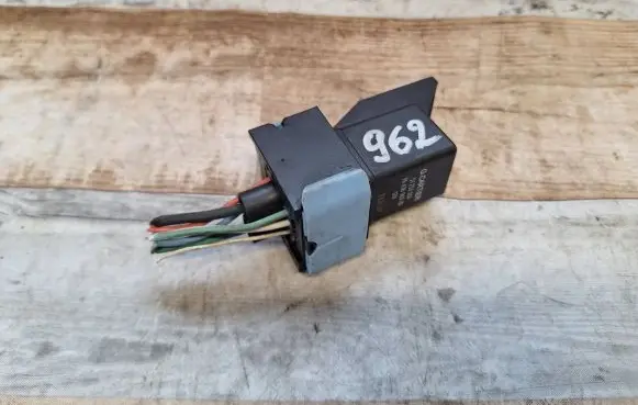 Citroen C4 I Picasso Glow plug pre-heat relay 9663696380 51252004
