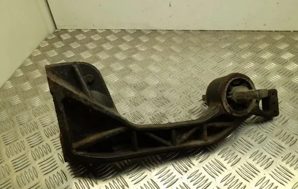 Mercedes-Benz Vito Viano W447 Rear differential/diff mount bracket A4473530095