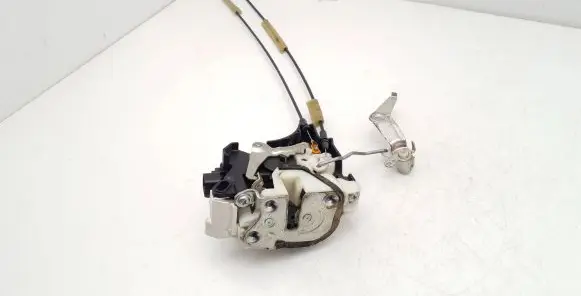 Mitsubishi Grandis Front door lock