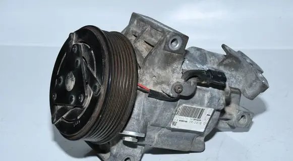 Dacia Sandero II Air conditioning (A/C) compressor (pump) 926000216R-A