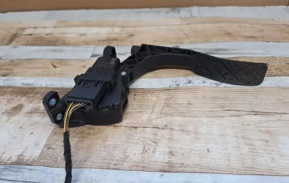 Audi A6 S6 C6 4F Accelerator throttle pedal 4F1721523B 4F1721523