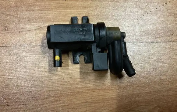 Mercedes-Benz B W245 Turbo solenoid valve A0061536628 11T013