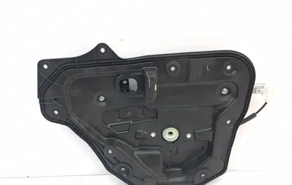 Mazda CX-5 Rear window lifting mechanism without motor