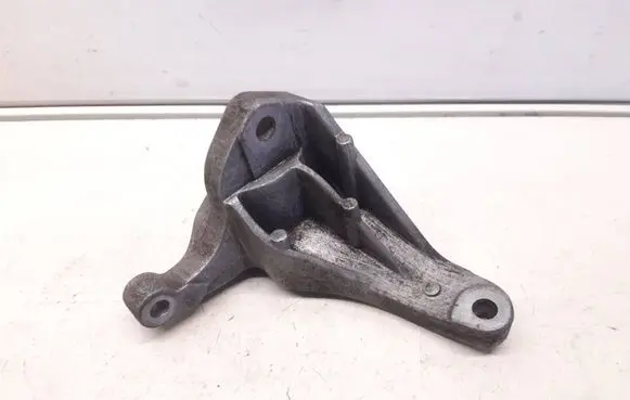 Ford C-MAX I Engine mounting bracket 3M516P093AE