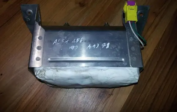 Passenger airbag
