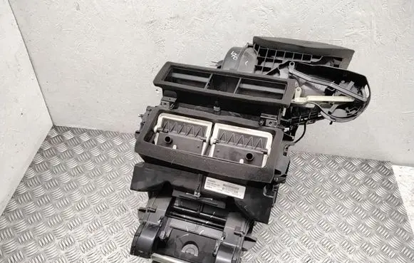 Volvo V70 Interior heater climate box assembly housing P31418842