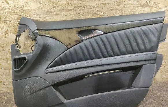 Mercedes-Benz E W211 Front door card panel trim A2118312446
