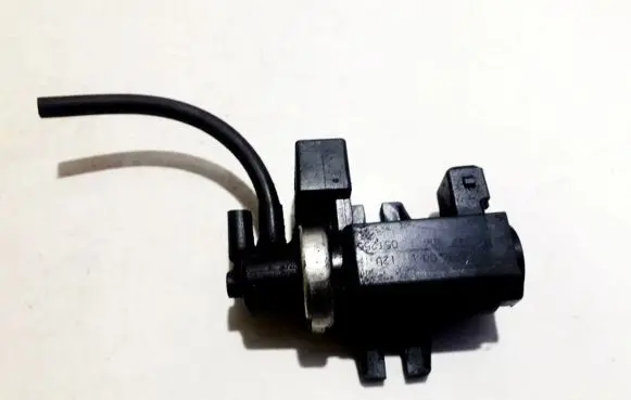 BMW 5 E39 Turbo solenoid valve 72279600 2247906