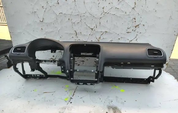 Volkswagen Golf VI Dashboard 