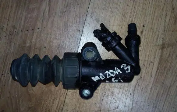 Mazda 3 I Clutch master cylinder 3M517A508AC 3M51-7A508-AC