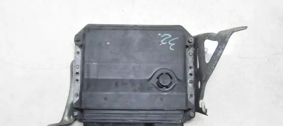 Toyota Avensis T270 Engine control unit/module 8966105F21