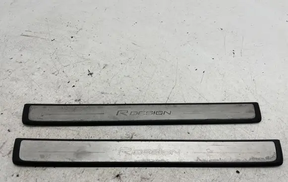 Volvo XC40 Front sill trim cover 32260783