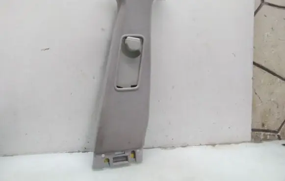 Land Rover Discovery 3 - LR3 (B) pillar trim (top) 631240011