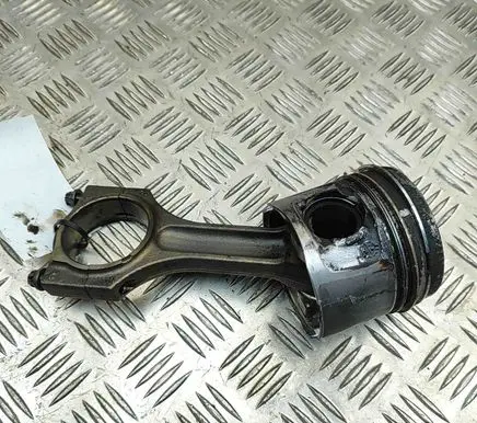 BMW 1 E81 E87 Piston 7810825 8473776