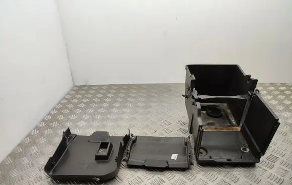 Ford Focus Battery box tray AM5110A659AD
