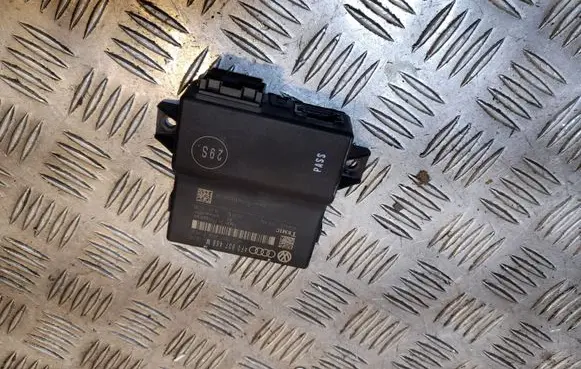 Audi A6 S6 C6 4F Gateway control module 4F0907468M